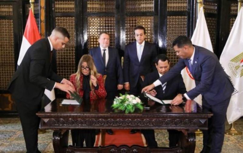 وزير الصحة ومحافظ البنك المركزي يشهدان توقيع بروتوكول للقضاء على قوائم الانتظار