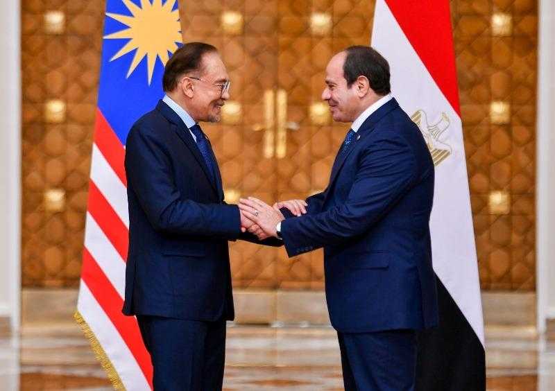 المتحدث الرئاسي ينشر صور الرئيس السيسي يستقبل رئيس الوزراء الماليزي في قصر الاتحادية