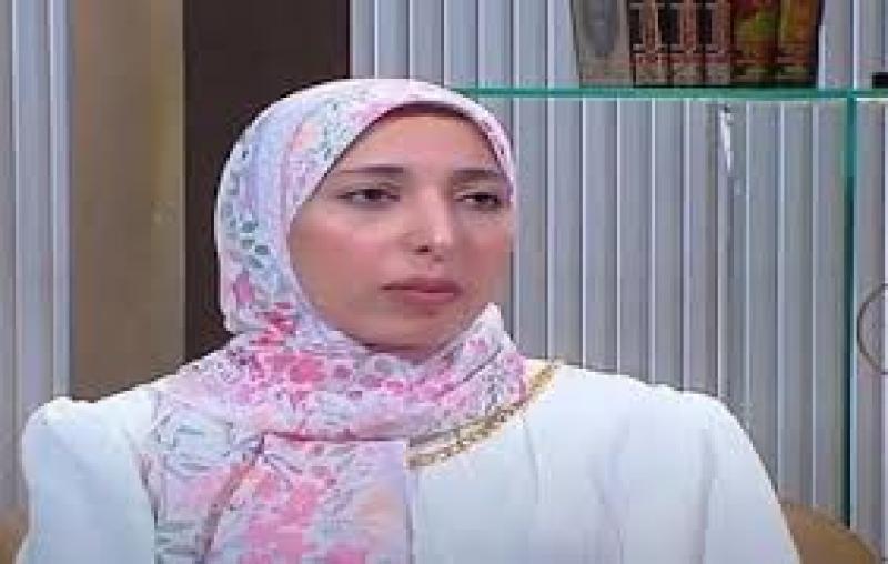 بالفيديو.. هل استخدام الرجال للحناء تشبه بالنساء؟.. أمينة الفتوى تحسم الجدل