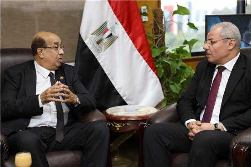 جامعة قناة السويس تعزز التعاون مع نقابة المعلمين بالإسماعيلية في المجالات المتنوعة