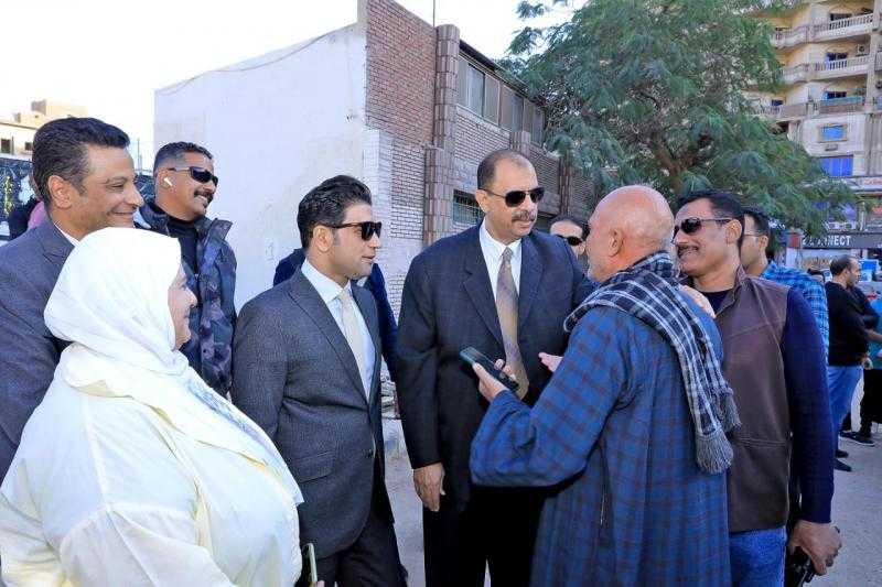 محافظ سوهاج يتفقد أعمال تطوير وتجميل الحديقة العامة أمام الثانوية العسكرية