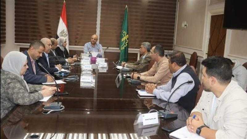 محافظ القليوبية يتابع تنفيذ مشروع الأتوبيس الترددي .. ويشدد على إزالة المعوقات