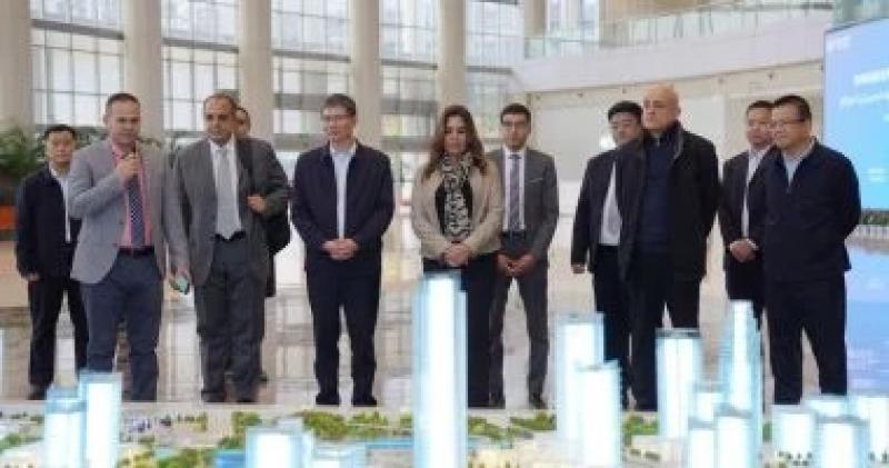 وزيرة التنمية المحلية ومحافظ الأقصر يزوران عددا من الشركات الصينية
