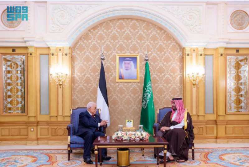 ولي العهد السعودي يبحث مع الرئيس الفلسطيني تطورات الأوضاع في فلسطين والجهود المبذولة بشأنها