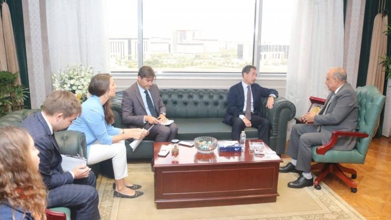 وزير الكهرباء والطاقة المتجددة يبحث مع سفير فرنسا بالقاهرة سبل دعم وتعزيز التعاون وجذب الاستثمارات