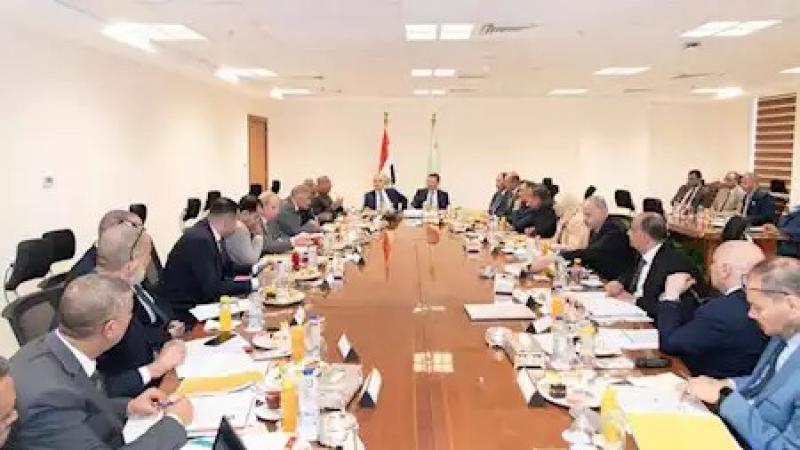 وزير الزراعة يوجه بحل مشكلات المستثمرين المتعاملين مع هيئة مشروعات التعمير والتنمية الزراعية
