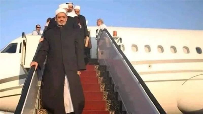 شيخ الأزهر يصل مطار الأقصر الدولي لاستقبال واجب العزاء في شقيقته الكبرى