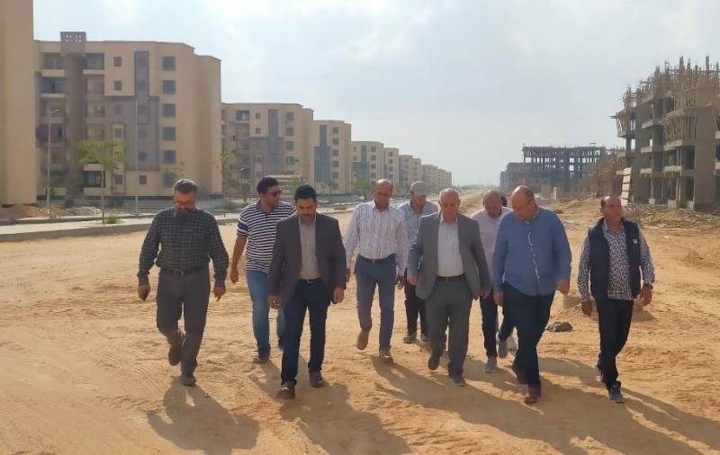 نائب رئيس ”هيئة المجتمعات العمرانية للتنمية” يتفقد سير العمل بمشروع الإسكان الأخضر بالعبور الجديدة
