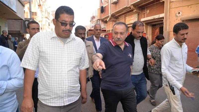 محافظ أسيوط يتفقد أعمال رصف شوارع الشيخ منصور وقبلي البلد بـ أبوتيج