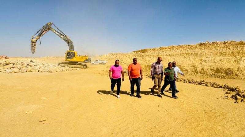 رئيس جهاز القاهرة الجديدة يتابع مشروعات الطرق بالتجمع السادس.. وأعمال رفع كفاءة روافع المياه