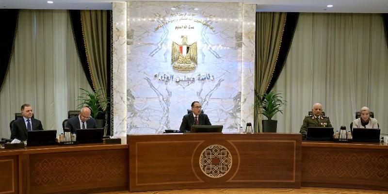 رئيس الوزراء يوجه بتفعيل أطر التعاون مع جمهورية أذربيجان في مجالي البترول والصحة