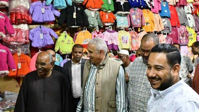 بتخفيضات 30%.. افتتاح معرض الملابس الشتوية الجاهزة في أسوان