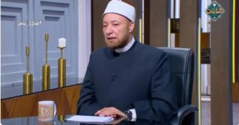 حكم طلاء أظافر اليدين وهل يُبطل الوضوء؟ أمين الفتوى يُوضح ”فيديو”