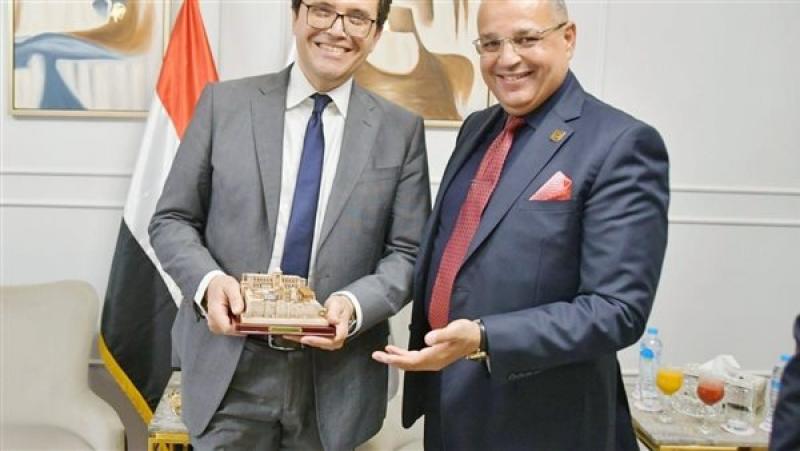 خط أحمر