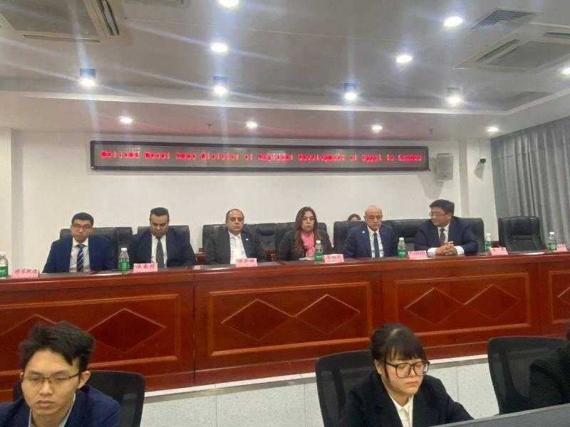 وزيرة التنمية المحلية ومحافظ الأقصر يلتقيان عمدة مدينة لوتشو بالصين