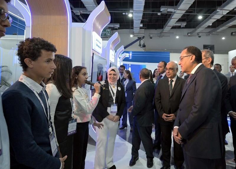 رئيس الوزراء يستعرض جهود التحول الرقمي والخدمات الحكومية بمعرض «كايرو آي سي تي»