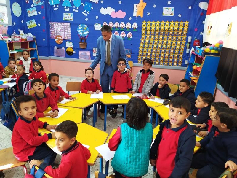 مدير تعليم الجيزة يتفقد انتظام العملية التعليمية بعدة مدارس بإدارة حدائق أكتوبر