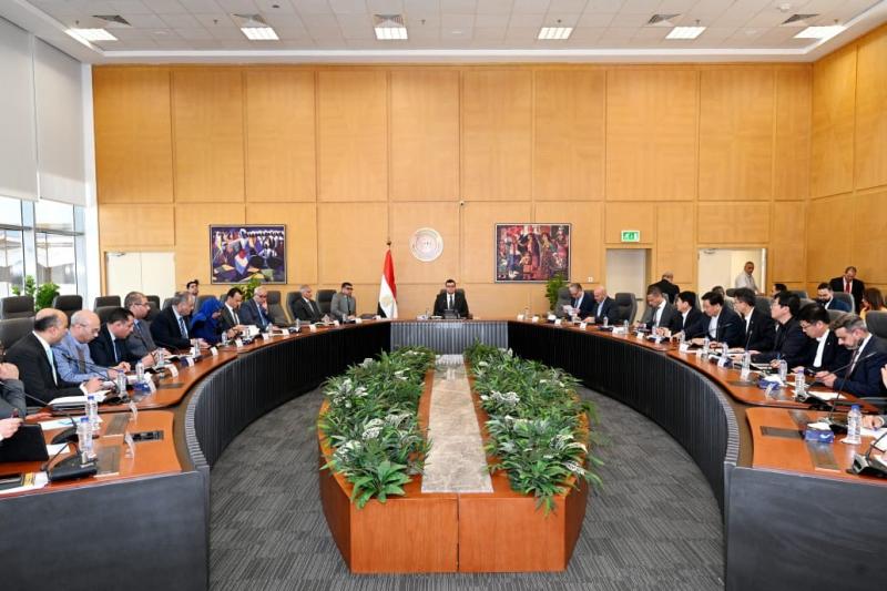 وزير الإسكان يتابع سير العمل بمشروع ”منطقة الأعمال المركزية” بالعاصمة الإدارية
