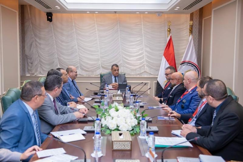 ”وزير الدولة للإنتاج الحربي” يستقبل وفد شركة ”كاسا” الإيطالية لبحث أوجه التعاون المشترك