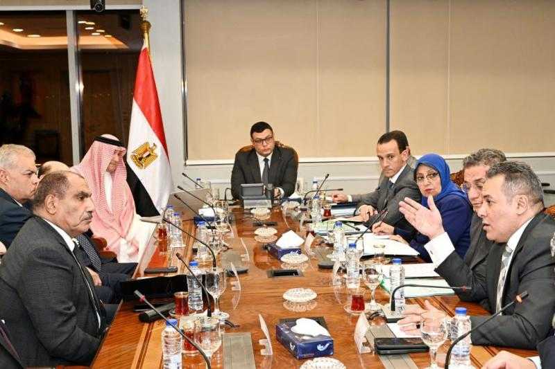 وزير الإسكان يلتقي الشيخ حسن الشربتلي لمتابعة موقف تنفيذ عدد من المشروعات العقارية