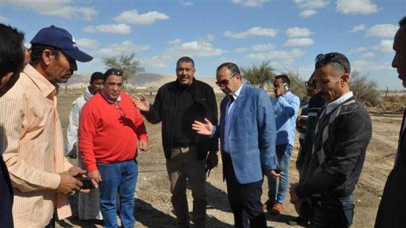 محافظ أسيوط يشهد تشغيل شبكات المياه المعالجة لري 255 فدانا