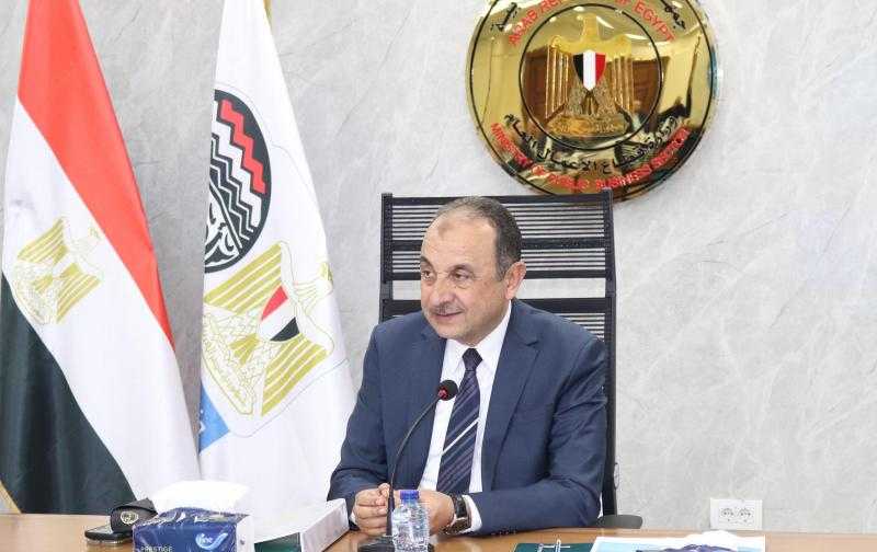 وزير قطاع الأعمال يستعرض مستجدات تنفيذ المشروع القومي لتطوير صناعة الغزل والنسيج
