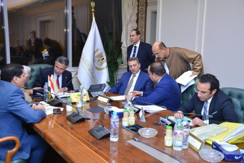 وزير التموين يلتقي بعدد من أعضاء مجلسي النواب والشئون