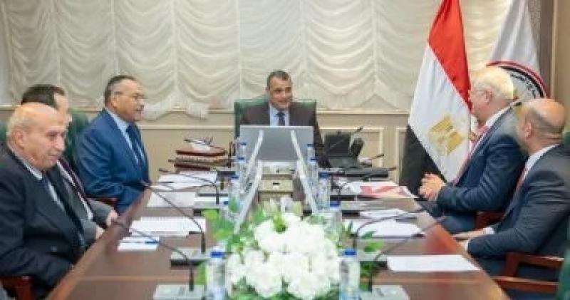 وزير الانتاج الحربى يلتقى ممثلى شركة ”جرين تك إيجيبت”