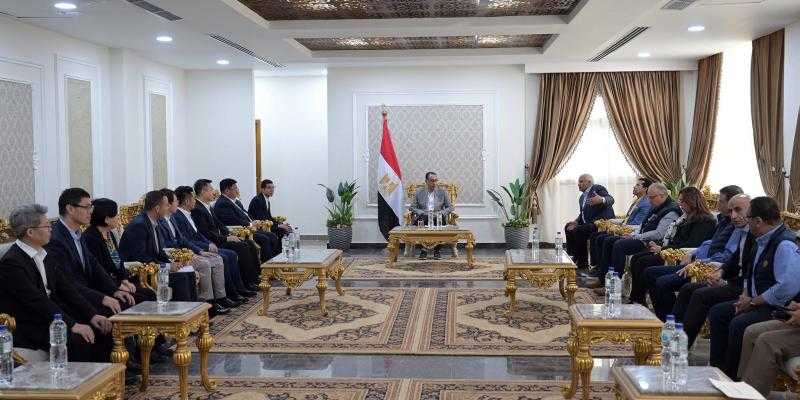 مدبولي يلتقي وفدًا من مؤسسة رجال الأعمال المصريين الصينيين ويُؤكد دعم الحكومة للمشروعات التي سيتم تنفيذها