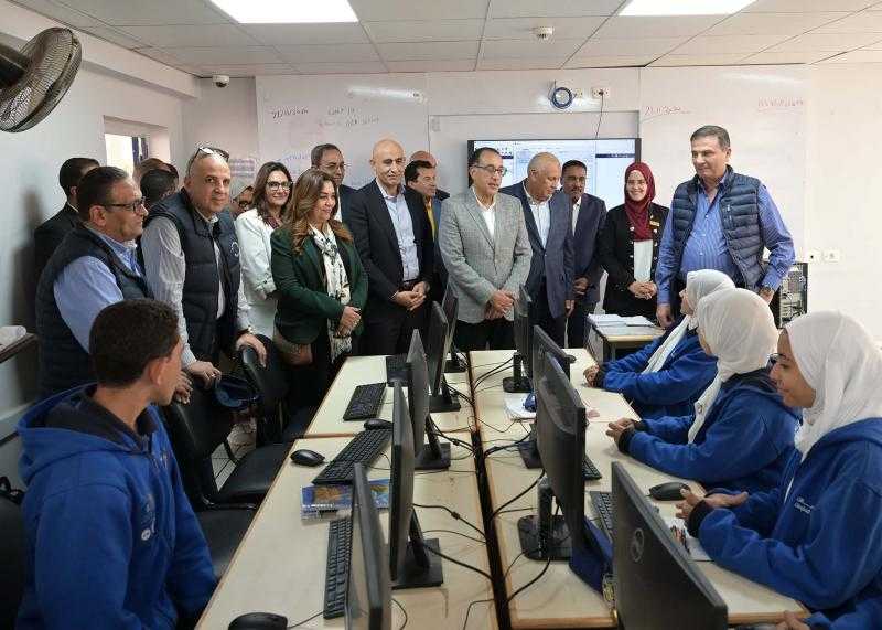 رئيس الوزراء يتفقد ”مدرسة WE للتكنولوجيا التطبيقية” بمحافظة الوادى الجديد