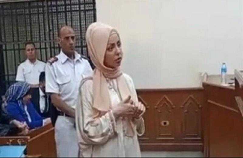بعد قليل.. استكمال محاكمة مضيفة الطيران التونسة المتهمة بقتل ابنتها