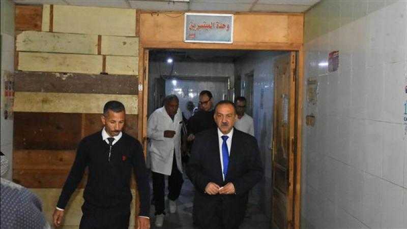 محافظ أسيوط يفاجئ مستشفى الصحة الإنجابية بمنفلوط للاطمئنان على الخدمات