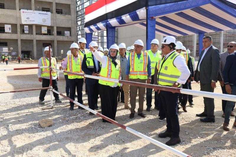 وزير الكهرباء يتفقد أعمال محطة الربط المصرى السعودى العملاقة بمدينة بدر