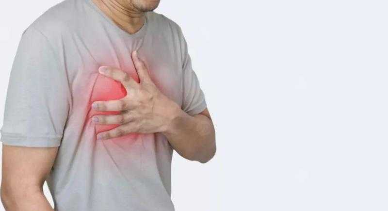 الهمدان والصداع بعد الأكل.. هل له علاقة بالذبحة الصدرية؟.. فيديو