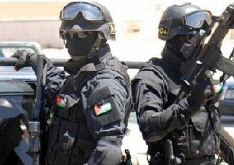 الشرطة الأردنية تفرض طوقا أمنيا في محيط السفارة الإسرائيلية بعد سماع طلقات نارية