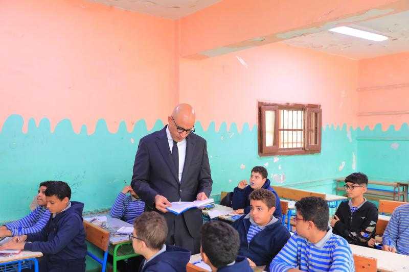 وزير التعليم يُفاجئ 6 مدارس بالقاهرة والجيزة دون إبلاغ مسبق بالزيارة.. صور