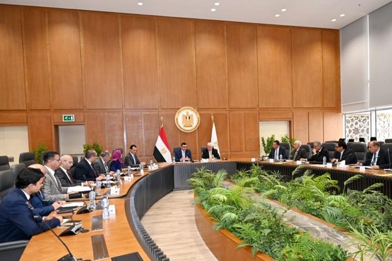 وزيرا الإسكان والتعليم العالي يستعرضان موقف تنفيذ جامعتي العلمين الدولية والمنصورة الجديدة