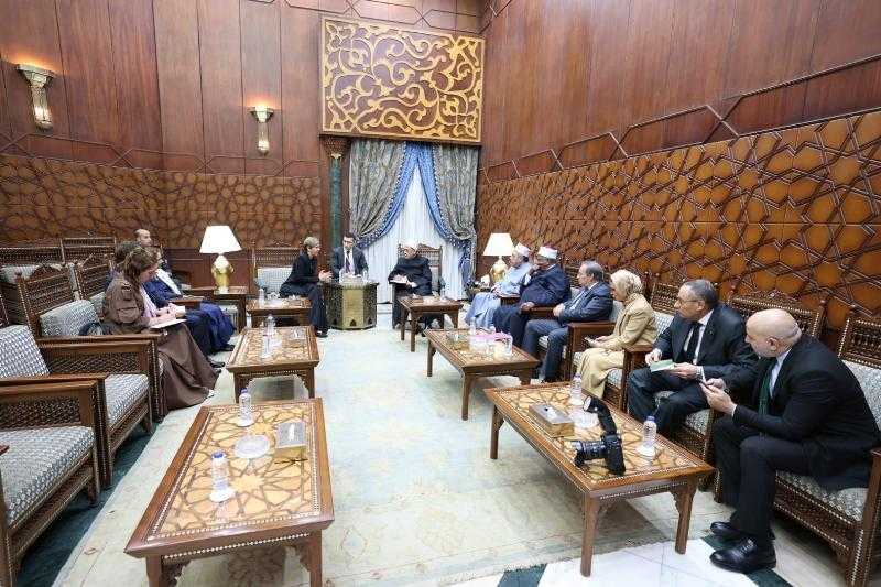 شيخ الأزهر يستقبل قرينة رئيس جمهورية كولومبيا ويطالبان بموقف جاد تجاه الحد من صناعة الأسلحة