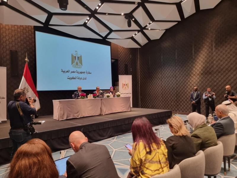 وزير الخارجية والهجرة يعقد لقاءً مع ممثلي وسائل الإعلام الكويتية والأجنبية بالكويت