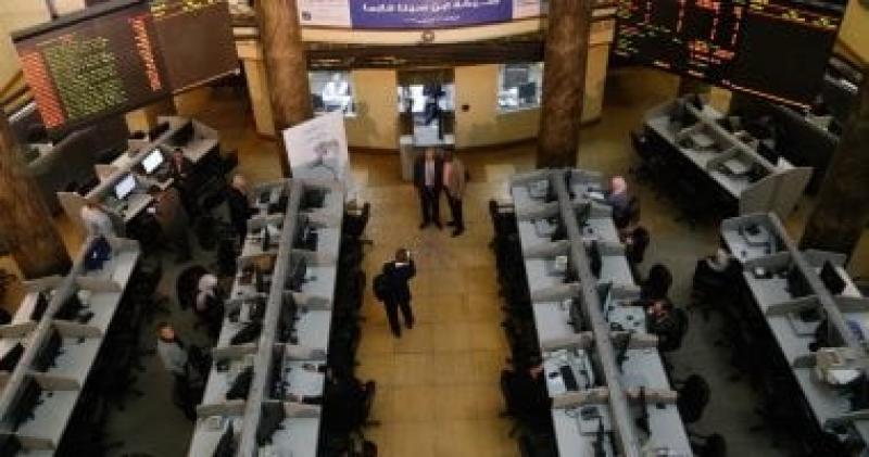 هبوط 12 قطاعا بالبورصة بجلسة الأحد على رأسها خدمات النقل والشحن