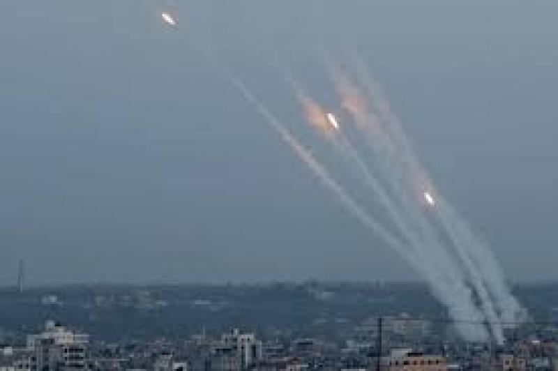 حزب الله يستهدف قاعدة حيفا البحرية برشقة صاروخية.. والاحتلال ينذر 12 مبنى في الضاحية الجنوبية بالإخلاء