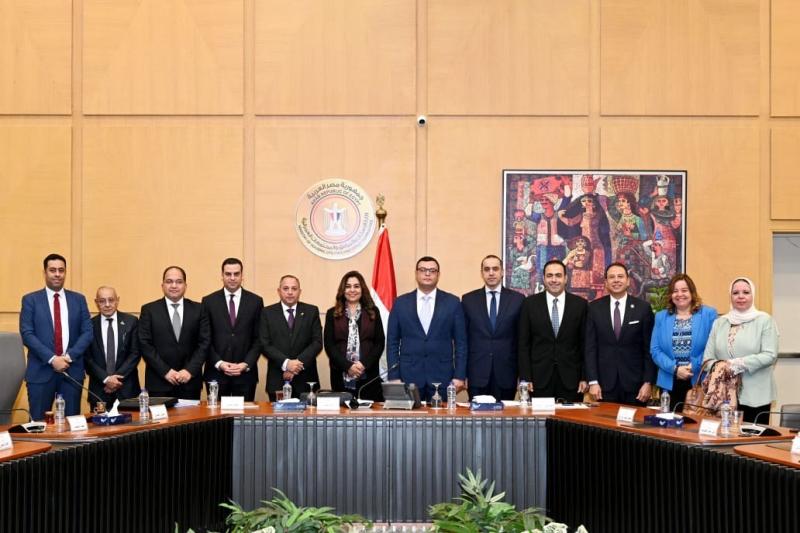 وزراء الإسكان والتنمية المحلية والشئون النيابية ومحافظ بورسعيد يبحثون مقترحات تنفيذ مشروعات سكنية