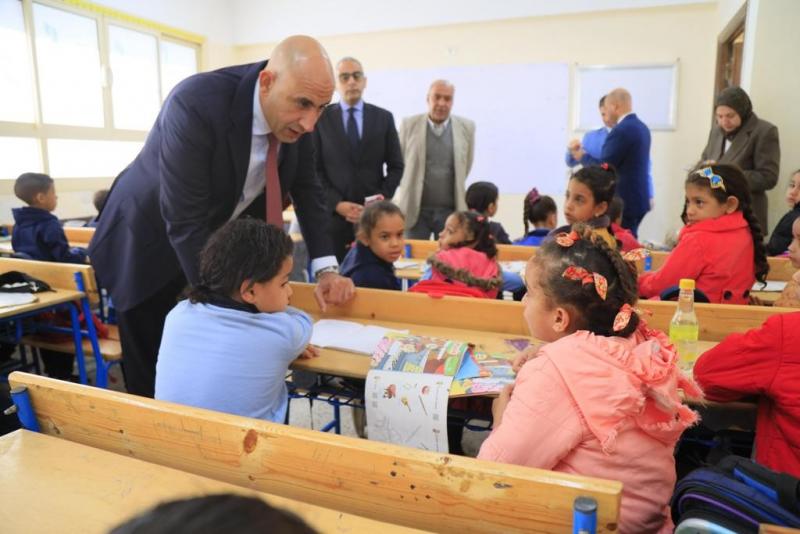وزير التعليم يوجه بإرسال لجان متابعة لمدرستين في المقطم بالقاهرة بعد زيارة مفاجئة