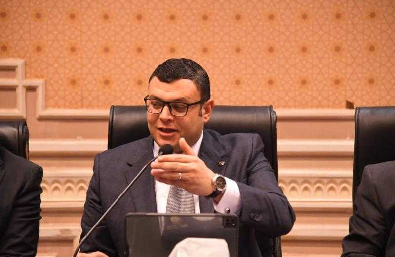 وزير الإسكان يتابع أزمة انقطاع المياه عن مدينة الأقصر بسبب كسر خطي صرف صحي
