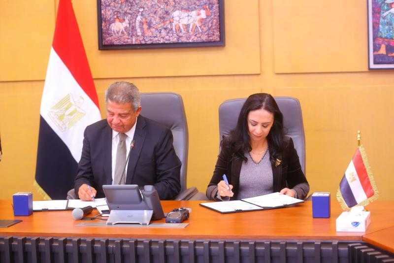 التضامن والتحالف الوطني للعمل الأهلي التنموي ينفذان مشروعات تمكين سيدات وشباب قرى ”حياة كريمة”