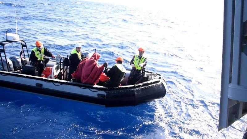 القوات البحرية تواصل البحث عن المفقودين فى حادث غرق مركب سياحى بمرسى علم