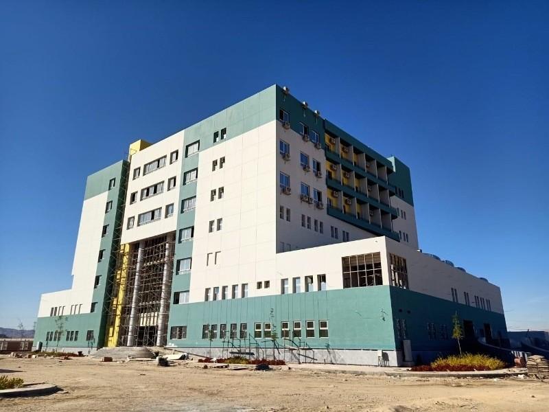 وزير الإسكان: استكمال تنفيذ مستشفى جديد بطاقة 175 سريرا ومحطة مياه شرب بقنا الجديدة
