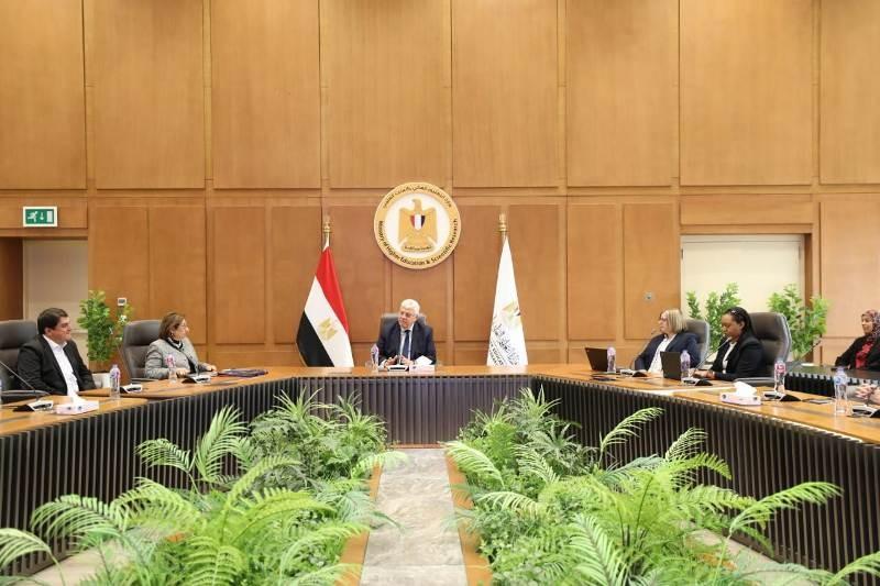 وزير التعليم العالي: تعظيم مشاركة العلماء المصريين في المجالات العالمية المرموقة