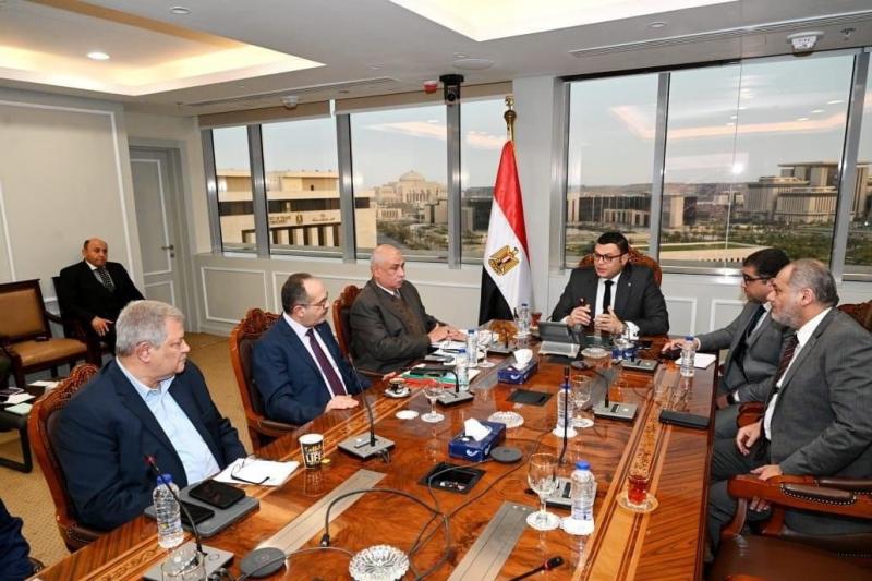 وزير الإسكان يستعرض التقنيات الحديثة المستخدمة فى مجال التحلية وإمكانية الاستفادة منها