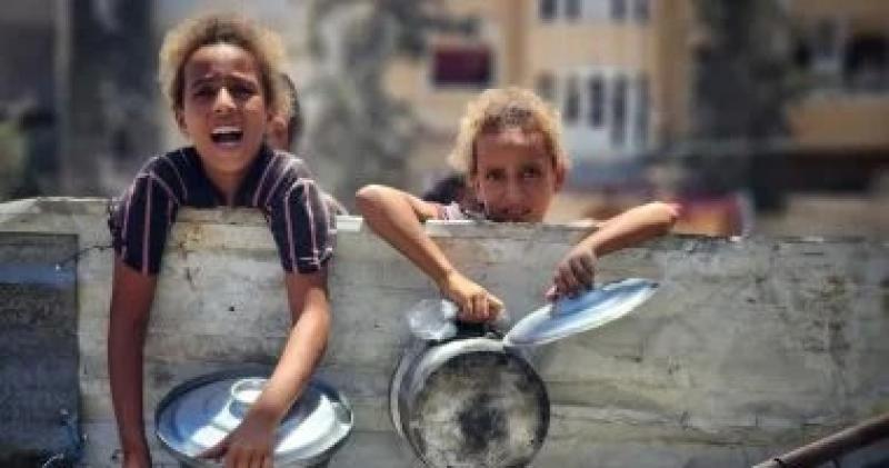 مصادر طبية فلسطينية: نحو 70 شهيدا معظمهم من النساء والأطفال فى مجزرتين